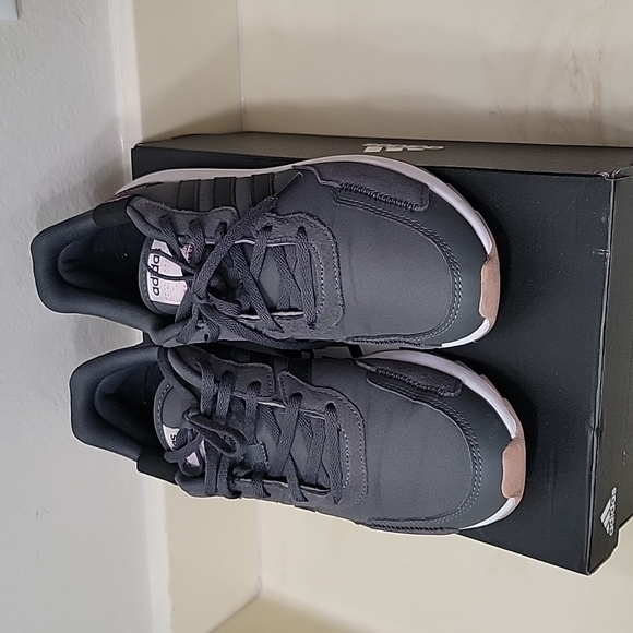 EUC Adidas Women's Retrorun Running Sneakers size 8 - Picture 8 of 12